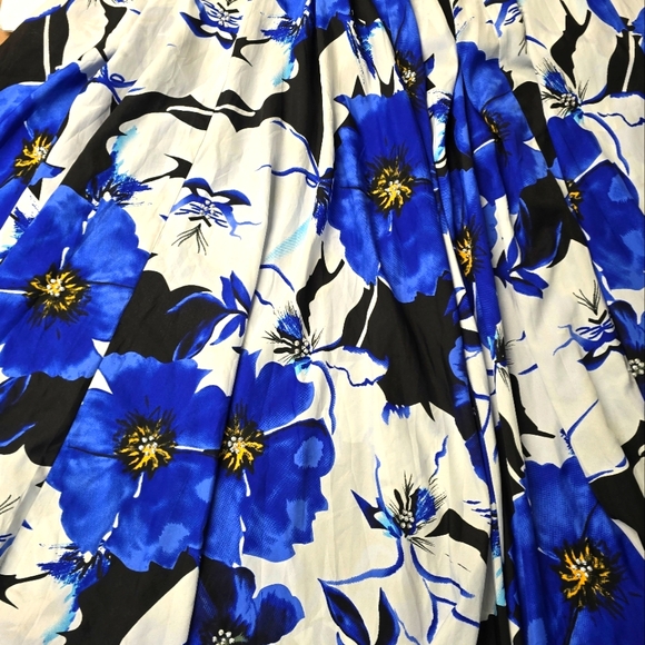 Plus Size Blue Floral Skirt - Picture 7 of 7